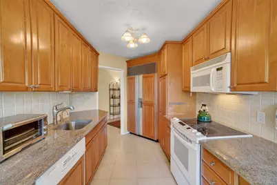 25 Rockledge Avenue #403, White Plains, NY 10601 - Photo 8