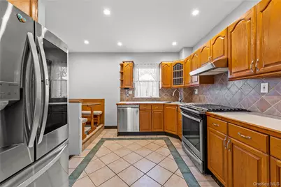 24439 89th Avenue, Bellerose, NY 11426 - Photo 4