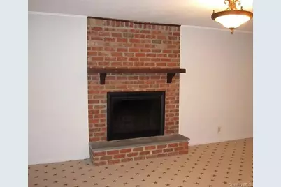 10 Duke Of Gloucester, Manhasset, NY 11030 - Photo 14