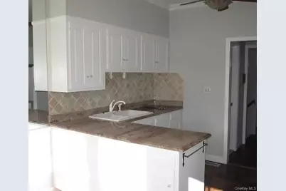 10 Duke Of Gloucester, Manhasset, NY 11030 - Photo 6