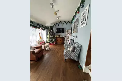 15 Foley Place, Huntington Station, NY 11746 - Photo 2