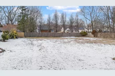 2180 Feuereisen Avenue, Ronkonkoma, NY 11779 - Photo 42