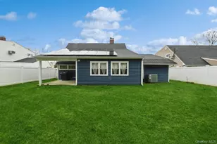 196 Willowood Dr, Wantagh, NY 11793 - Photo 12
