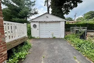 6 Grady Ct, Great Neck, NY 11023 - Photo 18