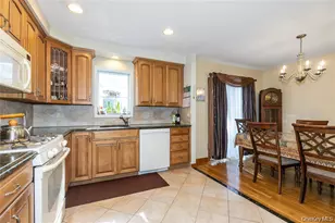 6 Grady Ct, Great Neck, NY 11023 - Photo 8