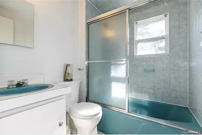 6 Grady Court, Great Neck, NY 11023 - Photo 12