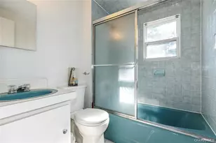 6 Grady Ct, Great Neck, NY 11023 - Photo 12