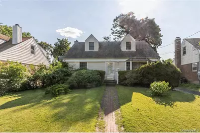 6 Grady Court, Great Neck, NY 11023 - Photo 2