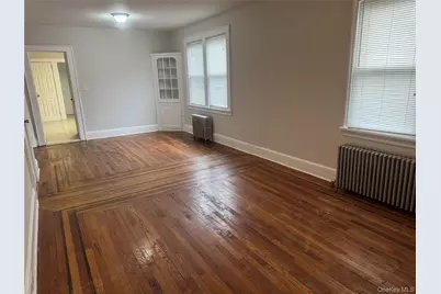 267 Schenck Avenue Apt# Right, Great Neck, NY 11021 - Photo 4