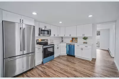 167 Silverleaf Lane, Islandia, NY 11749 - Photo 18