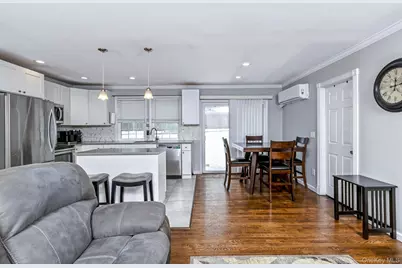 2700 Falcon Avenue, Medford, NY 11763 - Photo 10