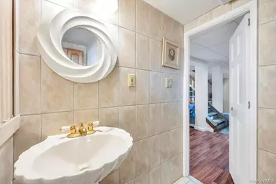 60 Essex Road, Bethpage, NY 11714 - Photo 18