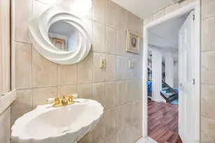 60 Essex Rd, Bethpage, NY 11714 - Photo 18