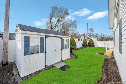 60 Essex Road, Bethpage, NY 11714 - Photo 20