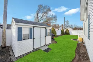 60 Essex Rd, Bethpage, NY 11714 - Photo 20