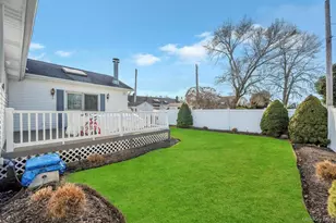 60 Essex Rd, Bethpage, NY 11714 - Photo 22