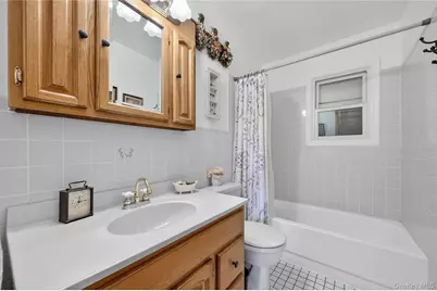 350 Pin Oak Lane, Westbury, NY 11590 - Photo 10