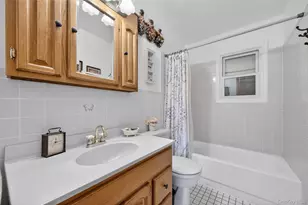 350 Pin Oak Ln, Westbury, NY 11590 - Photo 10