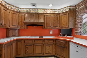 7 Carling Dr, New Hyde Park, NY 11040 - Photo 8