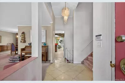 7 Carling Drive, New Hyde Park, NY 11040 - Photo 4