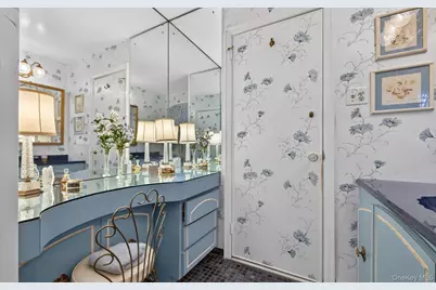 7 Carling Drive, New Hyde Park, NY 11040 - Photo 32