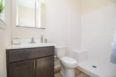 201 Ashley Court, North Babylon, NY 11703 - Photo 4