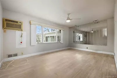 13 Cynthia Lane, Plainview, NY 11803 - Photo 4