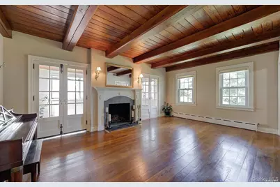 246 Park Avenue, Manhasset, NY 11030 - Photo 4