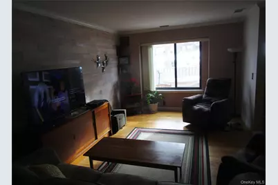 342 Clubhouse Court, Coram, NY 11727 - Photo 8