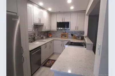 342 Clubhouse Court, Coram, NY 11727 - Photo 2