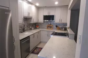 342 Clubhouse Ct, Coram, NY 11727 - Photo 2