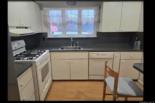 76 Harrisburg St, Bay Shore, NY 11706 - Photo 4