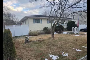 76 Harrisburg St, Bay Shore, NY 11706 - Photo 2