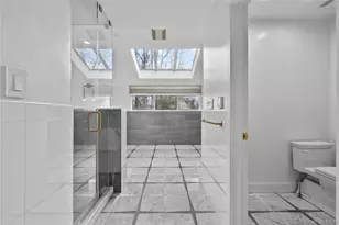 1 Yale Dr, Manhasset, NY 11030 - Photo 16