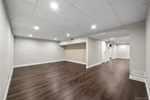 1 Yale Dr, Manhasset, NY 11030 - Photo 28