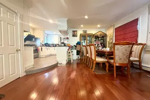 25717 Pembroke Ave, Great Neck, NY 11020 - Photo 4