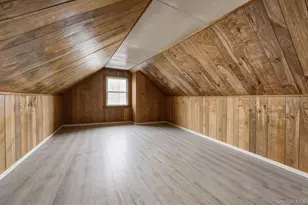 25717 Pembroke Ave, Great Neck, NY 11020 - Photo 18