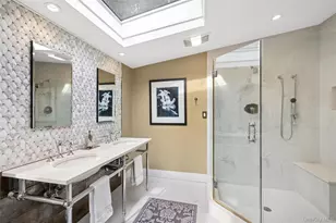 17 Dover Ln, Old Bethpage, NY 11804 - Photo 20