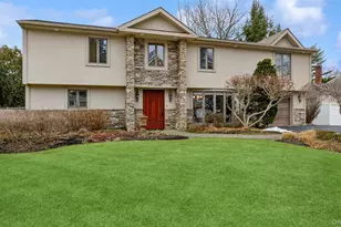 17 Dover Ln, Old Bethpage, NY 11804 - Photo 2