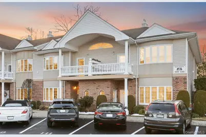 119 Francesca Way #119, Amityville, NY 11701 - Photo 2