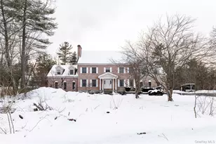 17 Stonegate Dr, Hyde Park, NY 12538 - Photo 2