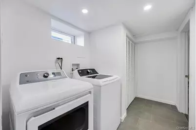 455 N Hamilton Avenue, Lindenhurst, NY 11757 - Photo 30