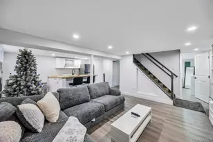 455 N Hamilton Ave, Lindenhurst, NY 11757 - Photo 24