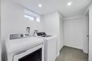 455 N Hamilton Ave, Lindenhurst, NY 11757 - Photo 24