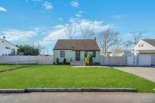 455 N Hamilton Ave, Lindenhurst, NY 11757 - Photo 2