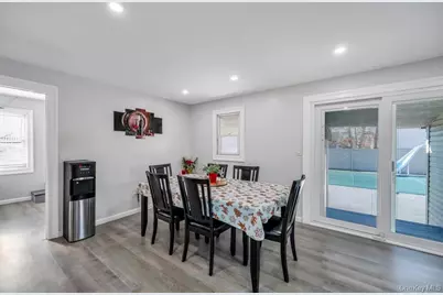 455 N Hamilton Avenue, Lindenhurst, NY 11757 - Photo 16