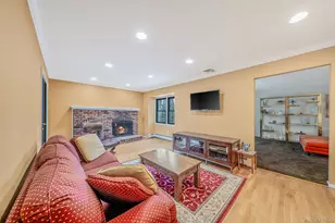 10 Penelope Dr, East Setauket, NY 11733 - Photo 10