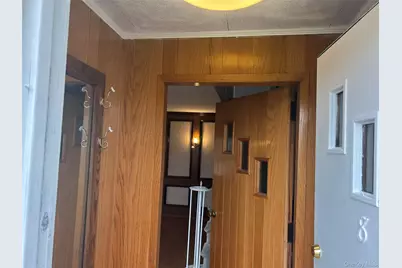 8 Gables Road, Hicksville, NY 11801 - Photo 4