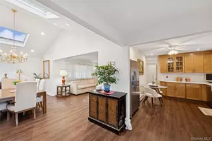 14 March Ln, Westbury, NY 11590 - Photo 8