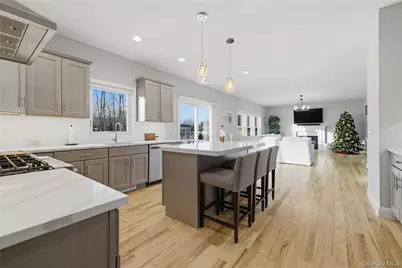 9 Shaw Lane, East Moriches, NY 11940 - Photo 14